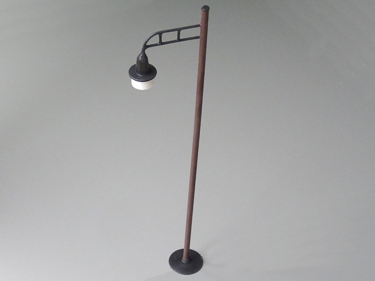 Picture of Station lamp with grid arm